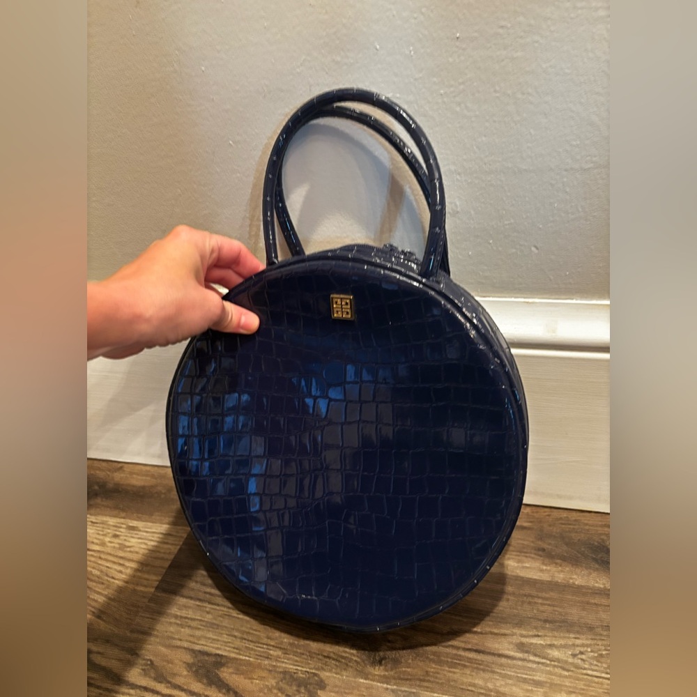 Givenchy Round Navy Croc-Embossed make-up Bag travel luxury convenient - Picture 6 of 12
